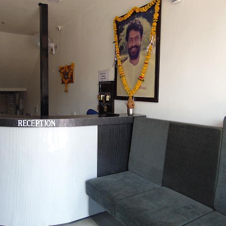 Hotel Kalajanki Ujjain Extérieur photo