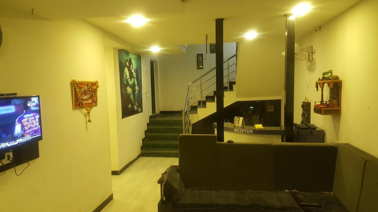 Hotel Kalajanki Ujjain Extérieur photo