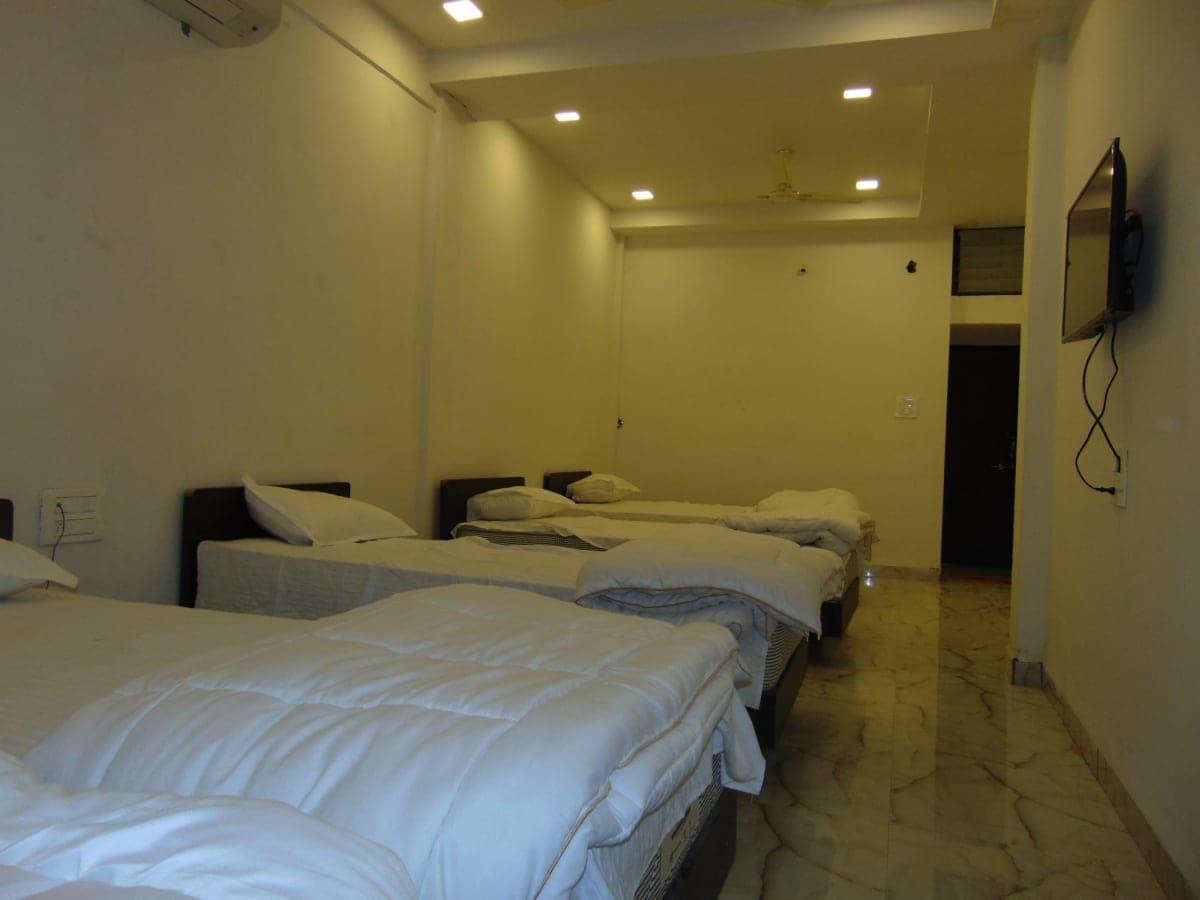 Hotel Kalajanki Ujjain Extérieur photo