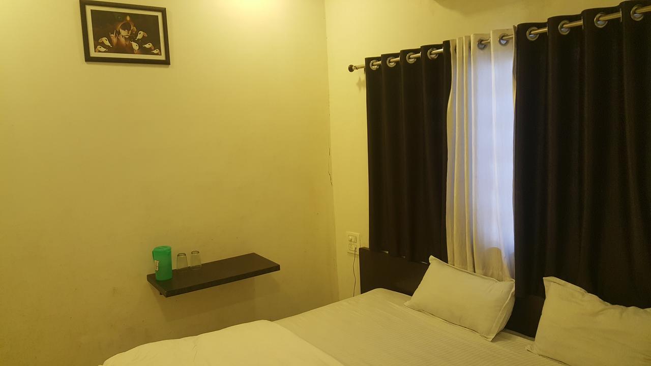 Hotel Kalajanki Ujjain Extérieur photo