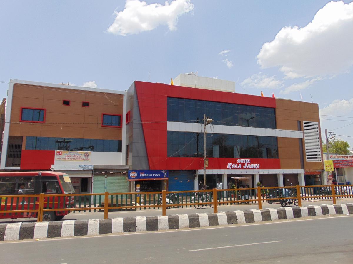 Hotel Kalajanki Ujjain Extérieur photo